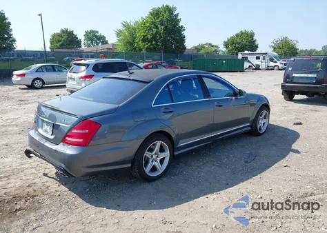 2008 Mercedes-Benz S 550 4Matic z USA, uszkodzony, nr VIN WDDNG86X48A208799